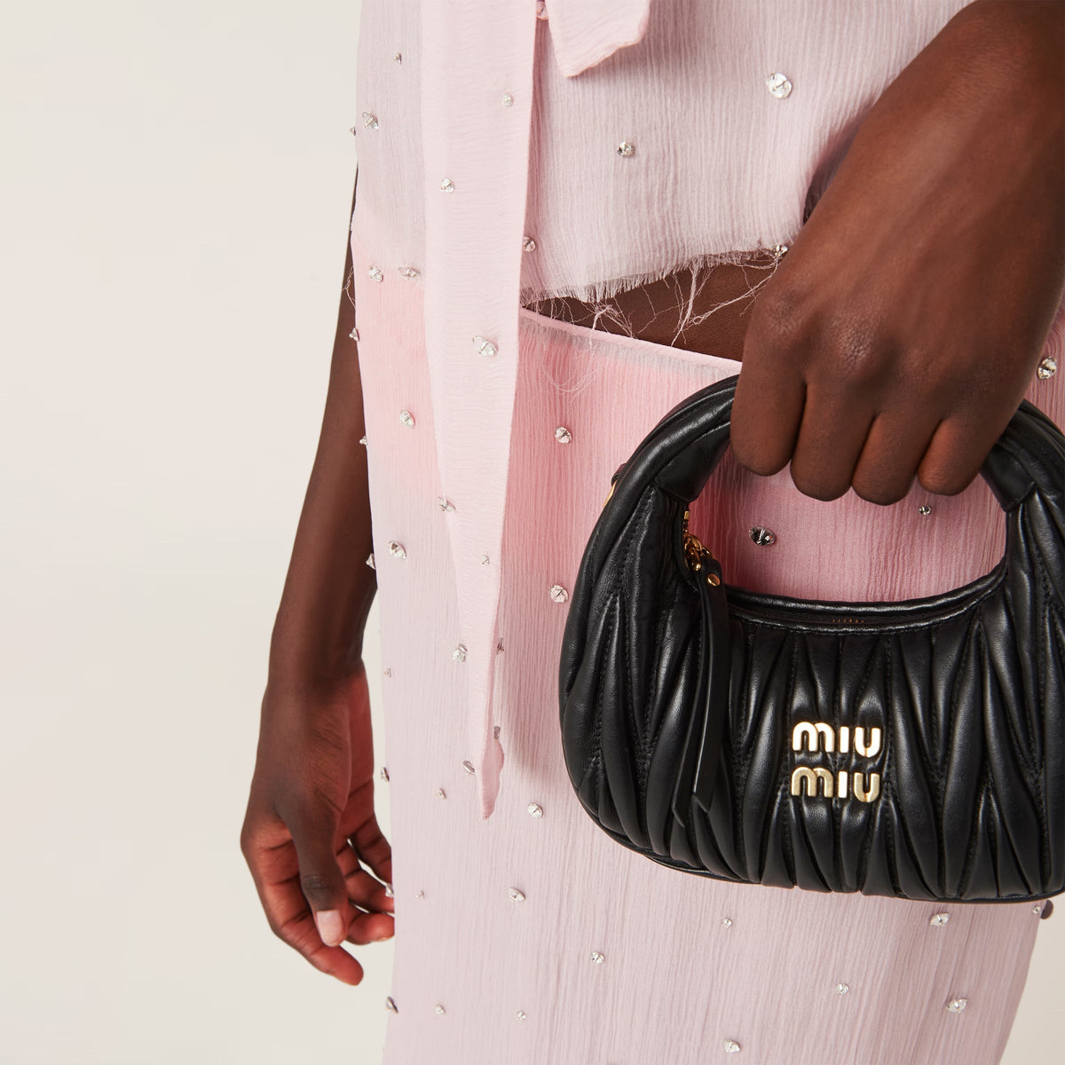 MiuMiu Mini Sac Hobo Wander en Nappa Matelassé Noir